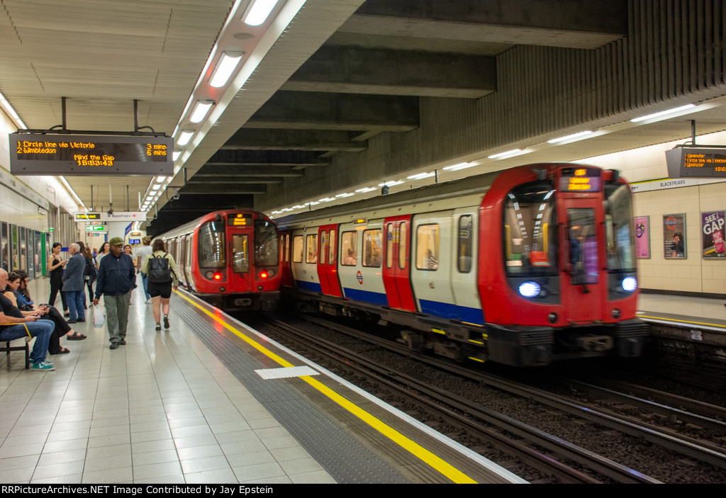 Subway trains meet at Blackfriars